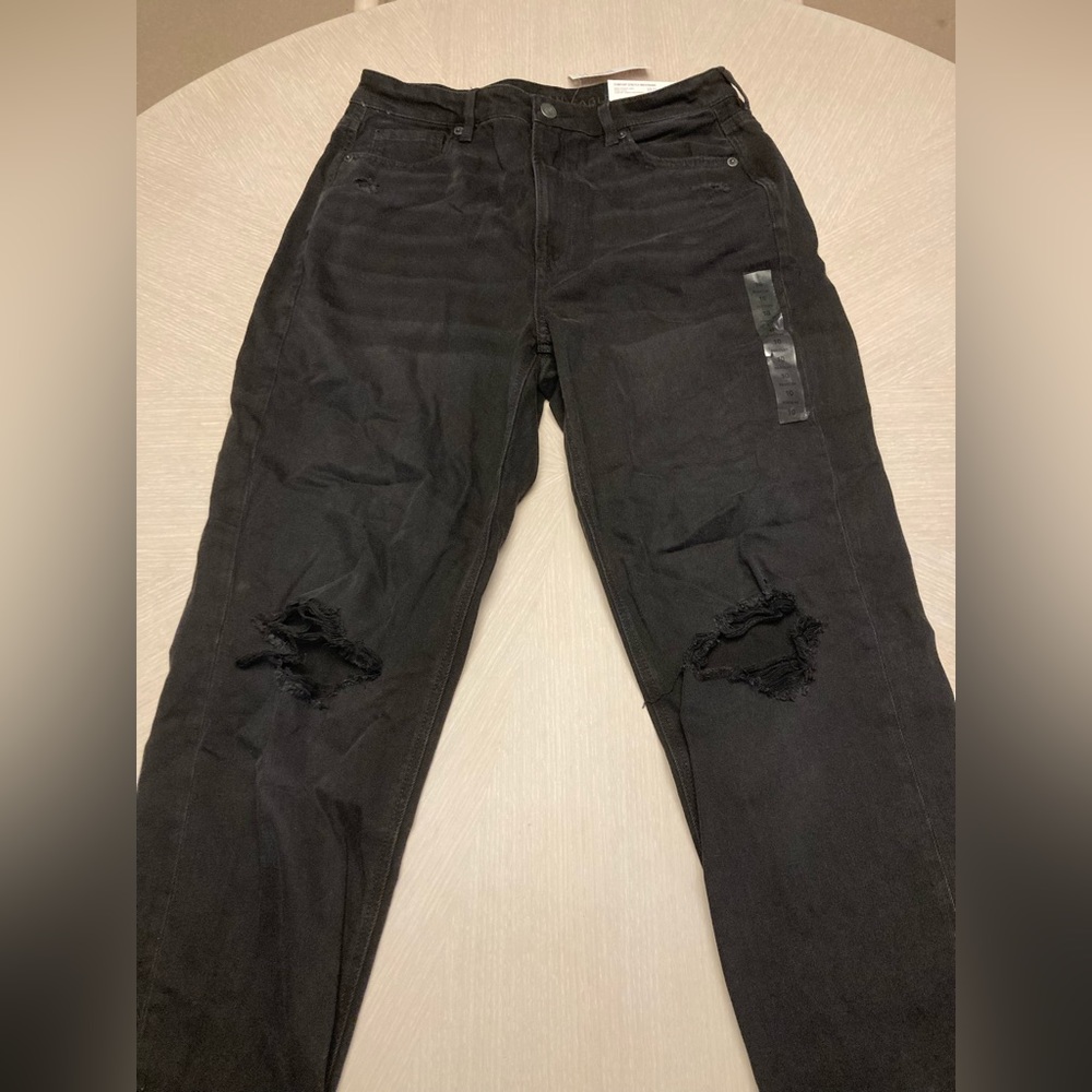 AE -  Black Mom Straight Jean - SZ 10 / 30W - NWT - high waist / distressed